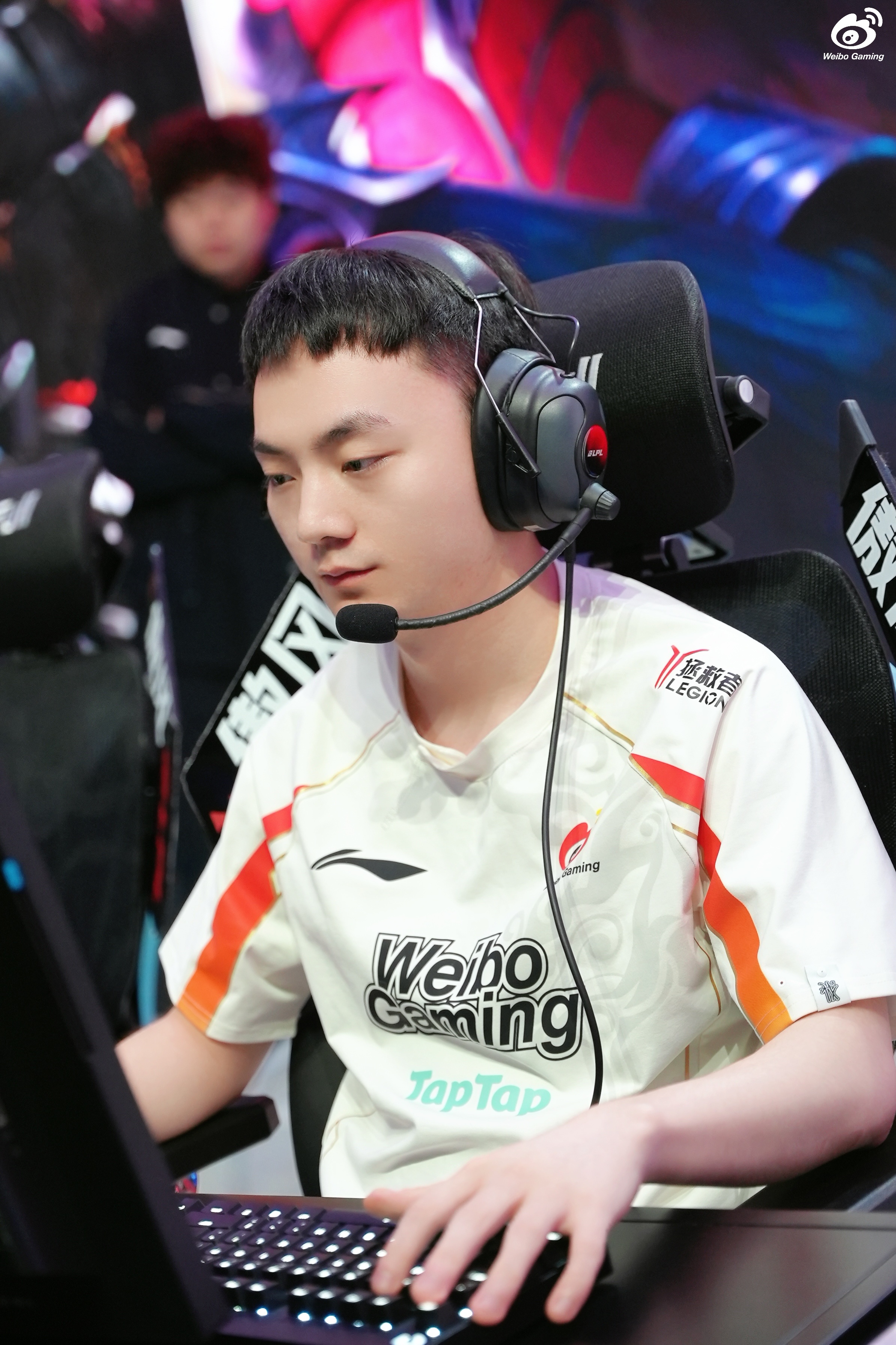 九游游戏-Rookie意外战胜湖人，爆冷引爆全场！赛场气氛高涨的简单介绍