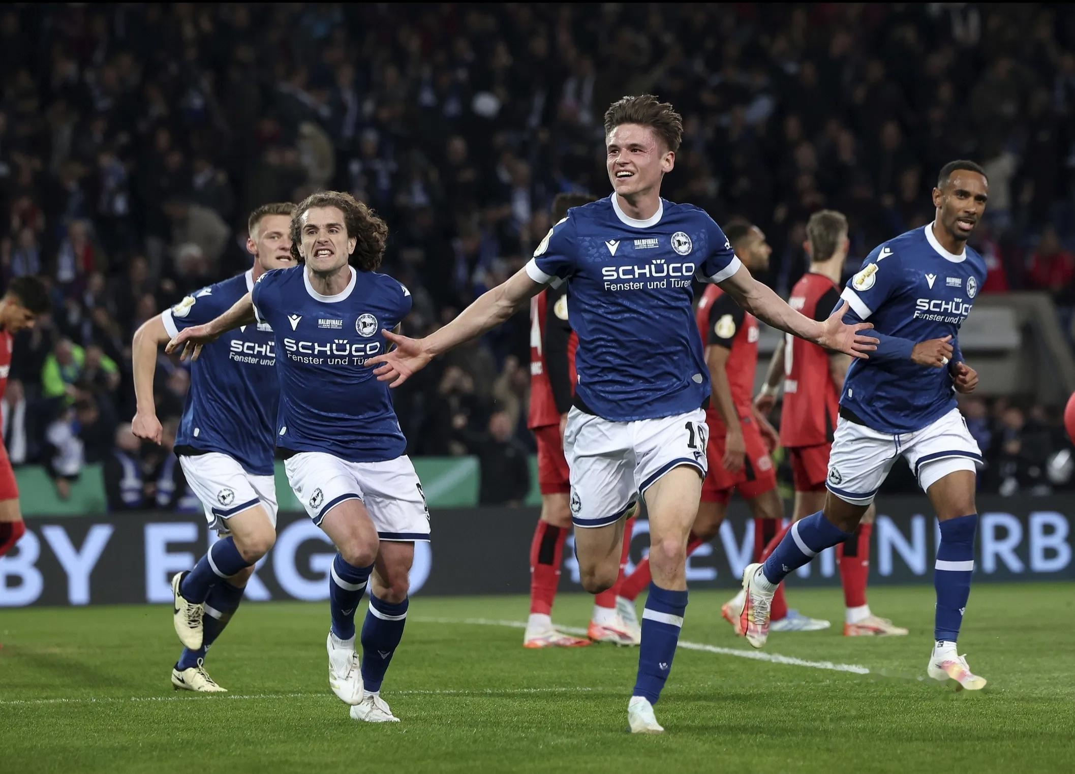 包含法兰克福发布备战花絮；清晨官宣签约；德国杯任务艰巨；球队文化再被提及的词条